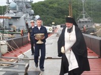 Иеромонах Илия (Петряков) благословил экипажи кораблей на несение боевого дежурства