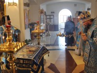 Архиепископ Феодор совершил утреню с чином Погребения Пресвятой Богородицы в Морском соборе