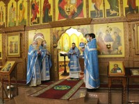 В праздник Казанской иконы Божией Матери Управляющий епархией совершил Божественную литургию в Кафедральном соборе