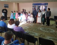 Воспитанники Воскресной школы поздравили военнослужащих в  госпитале