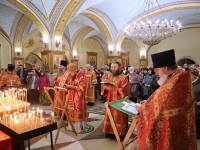 В день Радоницы Архиепископ Феодор совершил Литургию и панихиду в Кафедральном соборе