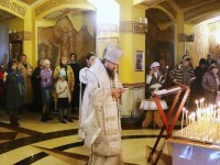 В Троицкую родительскую субботу Глава епархии совершил Божественную литургию и панихиду в Морском соборе