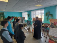 Школьники Петропавловска знакомятся с выставкой, посвященной митрополиту Нестору