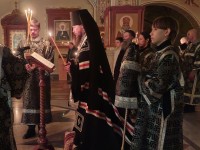 Богослужение с чтением последней части Великого канона Архиепископ Феодор совершил в Кафедральном соборе