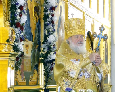 Фото Святейшего Патриарха Кирилла, представленное на выставке, сделанное Светланой Лигостаевой в 2010 году, в день освящения Кафедрального собора