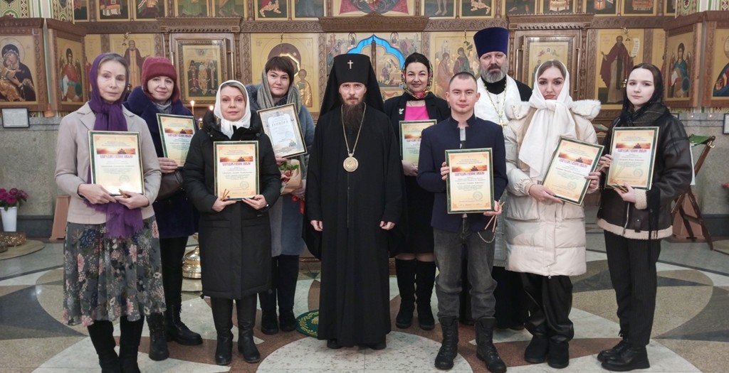 Архиепископ Феодор вручил епархиальные награды сотрудникам и студентам Камчатского медицинского колледжа