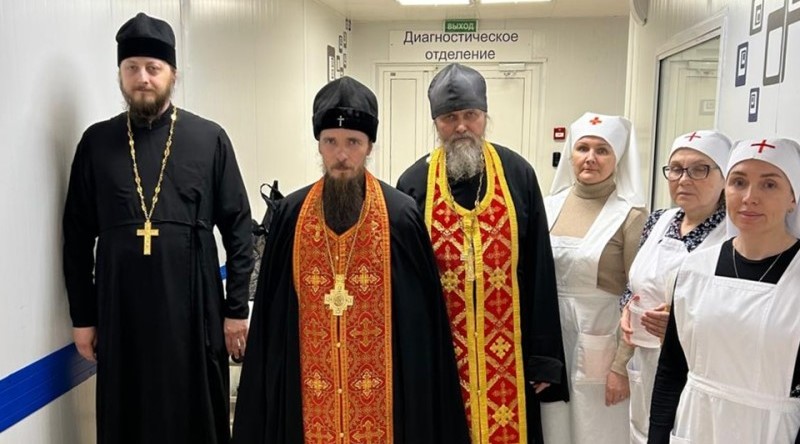 Архиепископ Феодор посетил военный госпиталь