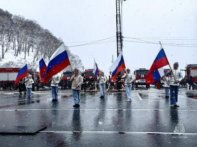zazhigatelnoe-shou-ustroili-kamchatskie-ogneborcy-v-chest-377-oy-godovshchiny-so-dnya-obrazovaniya-pozharnoy-ohrany-rossii_1777093600473598723